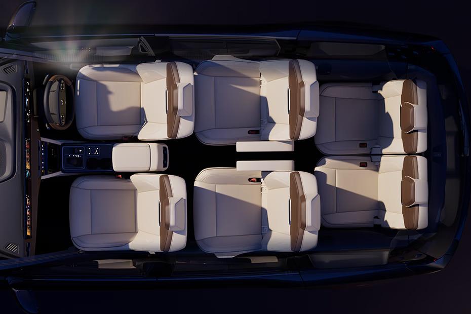 xuv-7xo-seat-view.jpg
